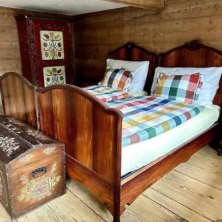 Historical Rosalie Feriehus Brunnadern